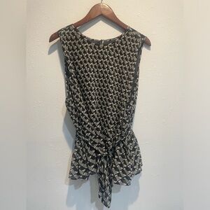 BANANA REPUBLIC XL blouse. Geometric pattern in shades of gray and black. EUC